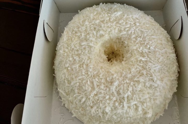 Tom Cruise’s Coconut Cake is Hollywood’s sweetest secret.